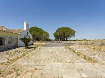 Palazzo storico sito in Strada Statale 96 - Acquaviva Delle Fonti (BA)
