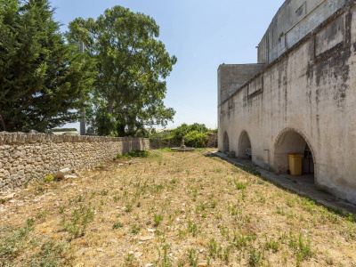 Palazzo storico sito in Strada Statale 96 - Acquaviva Delle Fonti (BA)