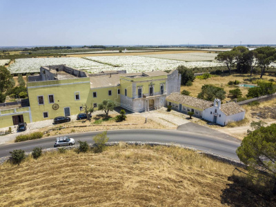 Palazzo storico sito in Strada Statale 96 - Acquaviva Delle Fonti (BA)