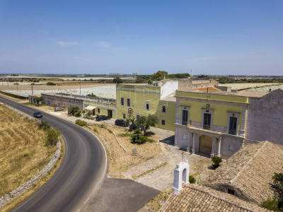 Palazzo storico sito in Strada Statale 96 - Acquaviva Delle Fonti (BA)