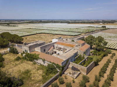Palazzo storico sito in Strada Statale 96 - Acquaviva Delle Fonti (BA)