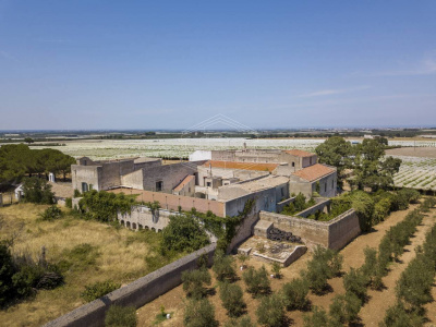 Palazzo storico sito in Strada Statale 96 - Acquaviva Delle Fonti (BA)