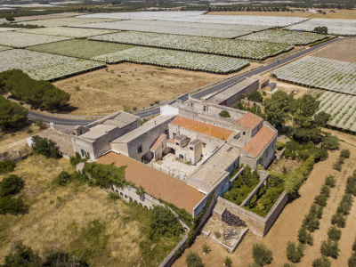 Palazzo storico sito in Strada Statale 96 - Acquaviva Delle Fonti (BA)