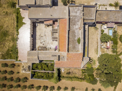 Palazzo storico sito in Strada Statale 96 - Acquaviva Delle Fonti (BA)