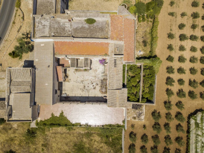 Palazzo storico sito in Strada Statale 96 - Acquaviva Delle Fonti (BA)