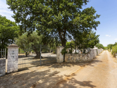 Complesso di Trulli sito in Strada Staffone 220 - Martina Franca (TA)