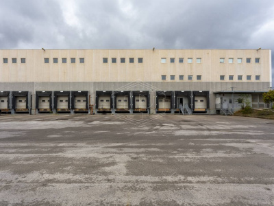 Capannone sito all'interporto in Viale Maestri Del Lavoro - Bari (BA)