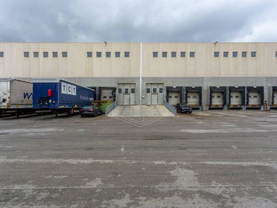 Capannone sito all'interporto in Viale Maestri Del Lavoro - Bari (BA)