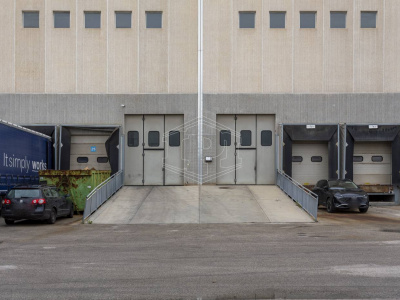 Capannone sito all'interporto in Viale Maestri Del Lavoro - Bari (BA)