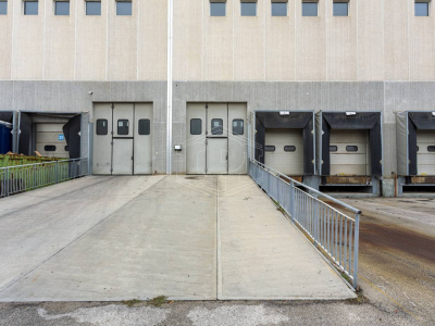 Capannone sito all'interporto in Viale Maestri Del Lavoro - Bari (BA)