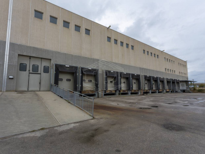 Capannone sito all'interporto in Viale Maestri Del Lavoro - Bari (BA)