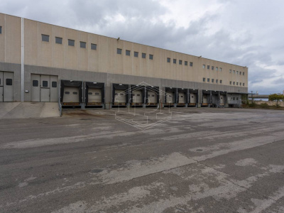 Capannone sito all'interporto in Viale Maestri Del Lavoro - Bari (BA)