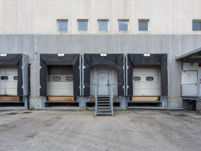 Capannone sito all'interporto in Viale Maestri Del Lavoro - Bari (BA)