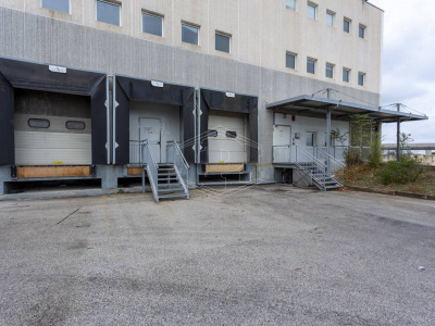 Capannone sito all'interporto in Viale Maestri Del Lavoro - Bari (BA)