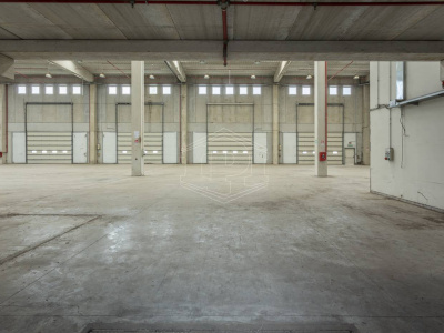 Capannone sito all'interporto in Viale Maestri Del Lavoro - Bari (BA)