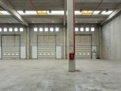 Capannone sito all'interporto in Viale Maestri Del Lavoro - Bari (BA)