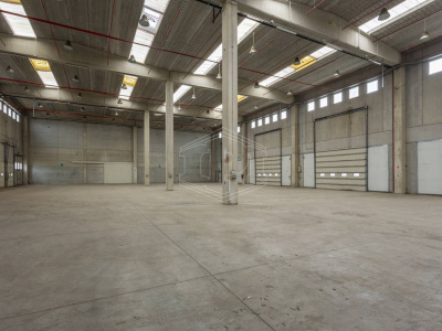 Capannone sito all'interporto in Viale Maestri Del Lavoro - Bari (BA)