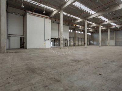 Capannone sito all'interporto in Viale Maestri Del Lavoro - Bari (BA)