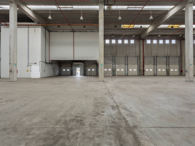 Capannone sito all'interporto in Viale Maestri Del Lavoro - Bari (BA)