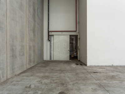 Capannone sito all'interporto in Viale Maestri Del Lavoro - Bari (BA)