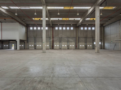 Capannone sito all'interporto in Viale Maestri Del Lavoro - Bari (BA)