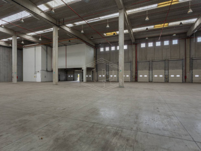 Capannone sito all'interporto in Viale Maestri Del Lavoro - Bari (BA)