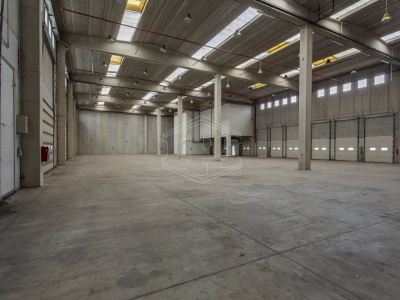 Capannone sito all'interporto in Viale Maestri Del Lavoro - Bari (BA)