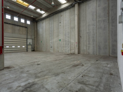 Capannone sito all'interporto in Viale Maestri Del Lavoro - Bari (BA)