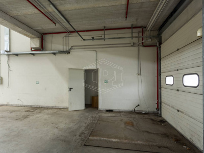 Capannone sito all'interporto in Viale Maestri Del Lavoro - Bari (BA)