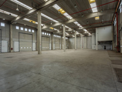 Capannone sito all'interporto in Viale Maestri Del Lavoro - Bari (BA)