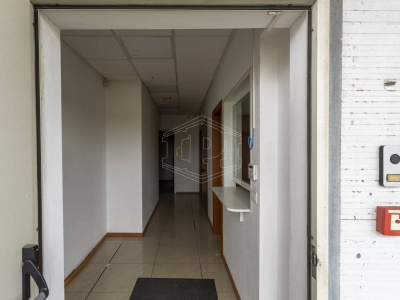 Capannone sito all'interporto in Viale Maestri Del Lavoro - Bari (BA)