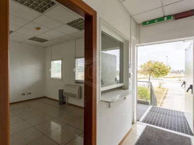 Capannone sito all'interporto in Viale Maestri Del Lavoro - Bari (BA)