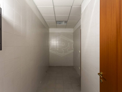 Capannone sito all'interporto in Viale Maestri Del Lavoro - Bari (BA)