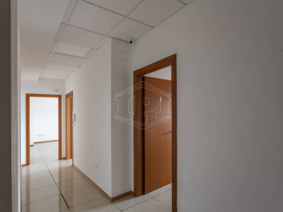 Capannone sito all'interporto in Viale Maestri Del Lavoro - Bari (BA)