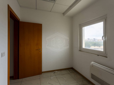 Capannone sito all'interporto in Viale Maestri Del Lavoro - Bari (BA)