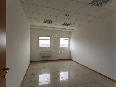 Capannone sito all'interporto in Viale Maestri Del Lavoro - Bari (BA)