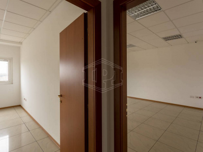 Capannone sito all'interporto in Viale Maestri Del Lavoro - Bari (BA)