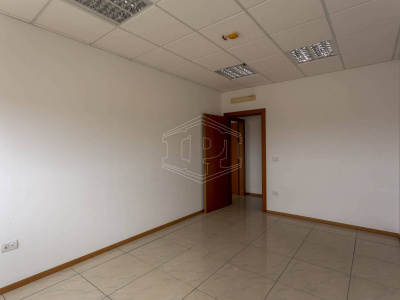 Capannone sito all'interporto in Viale Maestri Del Lavoro - Bari (BA)