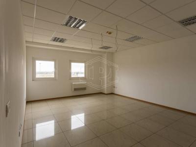 Capannone sito all'interporto in Viale Maestri Del Lavoro - Bari (BA)