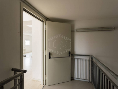 Capannone sito all'interporto in Viale Maestri Del Lavoro - Bari (BA)