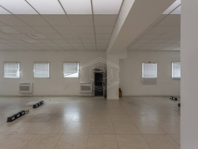 Capannone sito all'interporto in Viale Maestri Del Lavoro - Bari (BA)