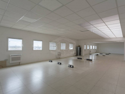 Capannone sito all'interporto in Viale Maestri Del Lavoro - Bari (BA)