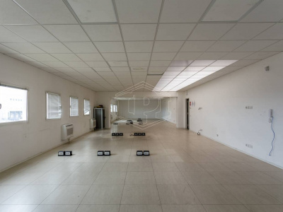 Capannone sito all'interporto in Viale Maestri Del Lavoro - Bari (BA)