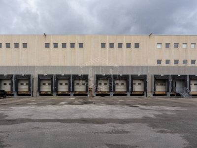 Capannone sito all'interporto in Viale Maestri Del Lavoro - Bari (BA)