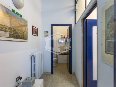 Locale commerciale sito in Via Delle Querce 7 - Rutigliano (BA)