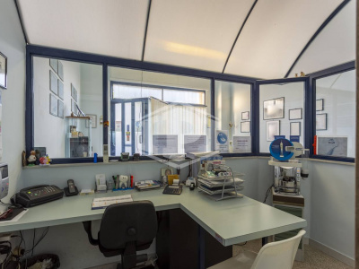 Locale commerciale sito in Via Delle Querce 7 - Rutigliano (BA)