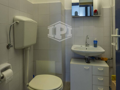 Locale commerciale sito in Via Delle Querce 7 - Rutigliano (BA)