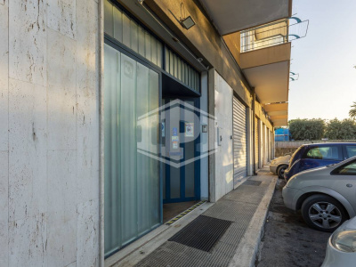 Locale commerciale sito in Via Delle Querce 7 - Rutigliano (BA)