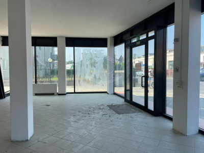 Negozio in Via Giosuè Carducci - San Giuliano Terme (PI)
