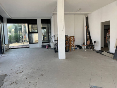 Negozio in Via Giosuè Carducci - San Giuliano Terme (PI)